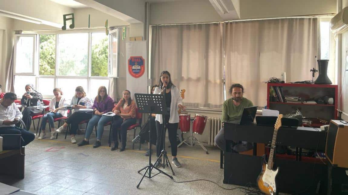 Türk Halk Müziği Solo Ses Yarışmasında Öğrencimiz Rojda YAŞAR Yarı Finalde İlçemizi Temsil Etti.